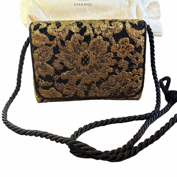 CHANEL Handbags - RARE Vintage Chanel Metallic Gold Lace Evening Bag - 1 Series Full Set
